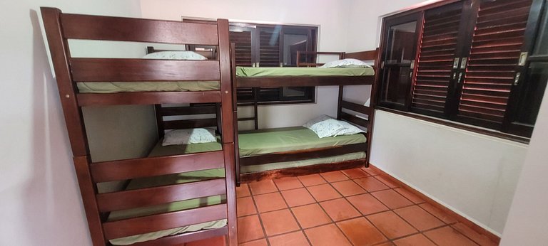 Sobrado espaçoso no Itaguá bem localizado