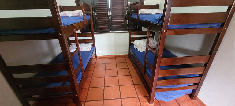 Sobrado espaçoso no Itaguá bem localizado