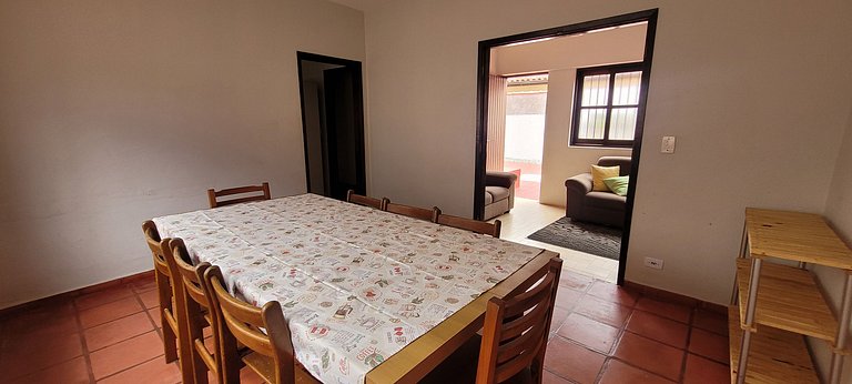 Sobrado espaçoso no Itaguá bem localizado
