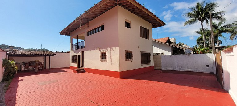 Sobrado espaçoso no Itaguá bem localizado